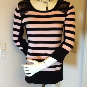PINK AND BLACK LIGHT SWEATER